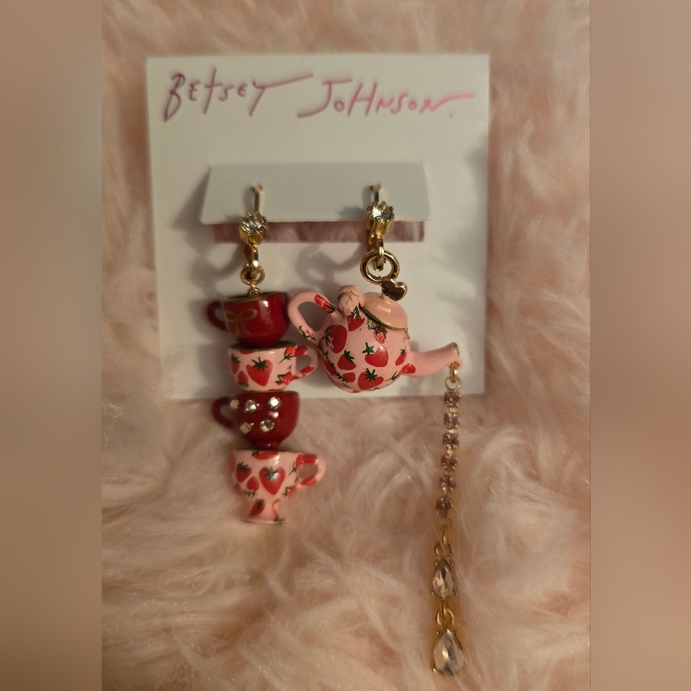 Betsey Johnson Mismatched Teapot and tea cup dangle earrings! - Picture 6 of 15